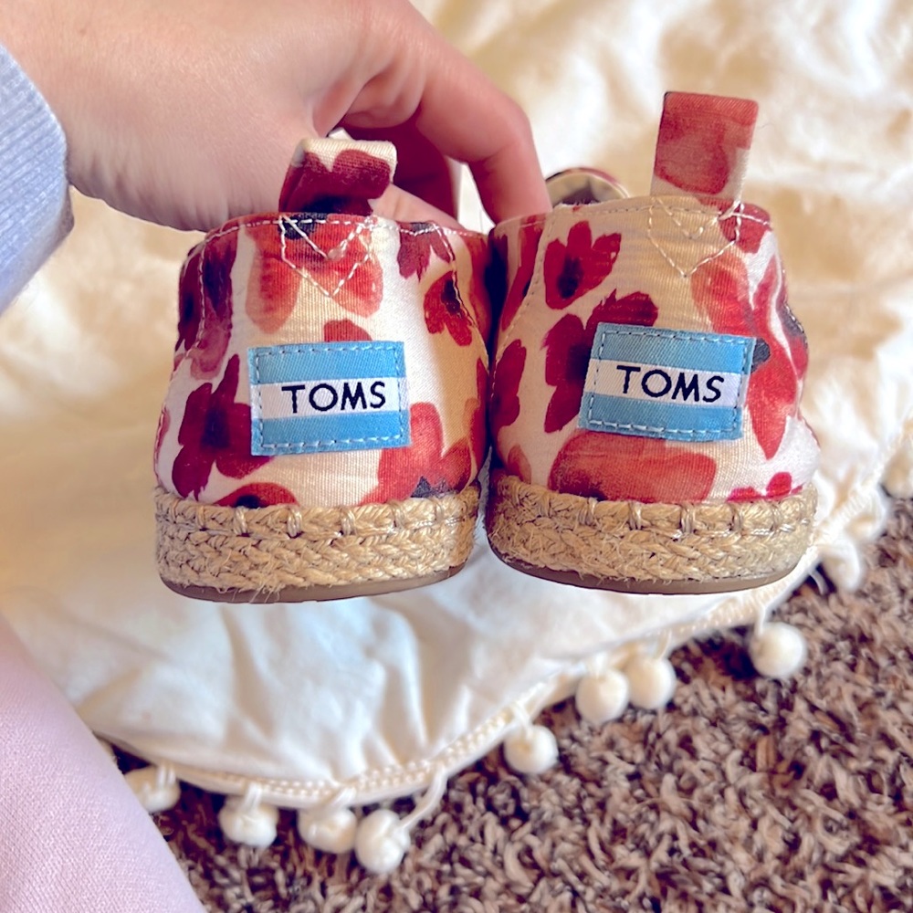 Toms red/white floral espadrilles